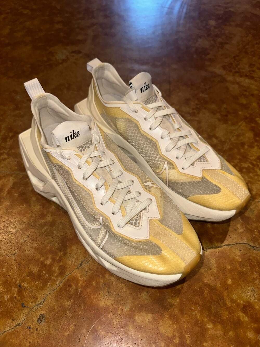 Nike Vista Lite SE Women's Sneakers - Pollen Rise/Summit White